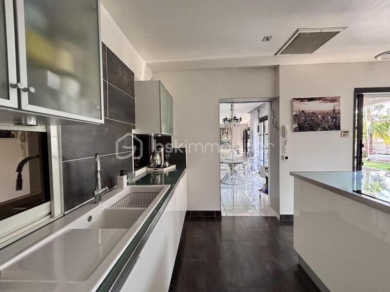 Villa - 187 m² - 6 pièces