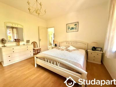 Maison - 450 m² - 3 pièces