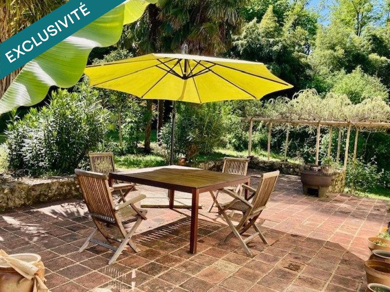 Maison - 335 m² - 10 pièces