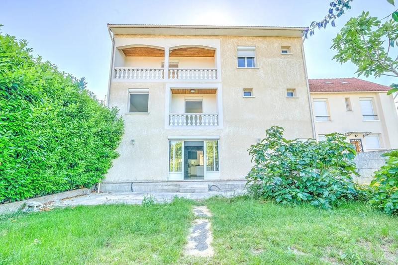 Maison - 223 m² - 8 pièces