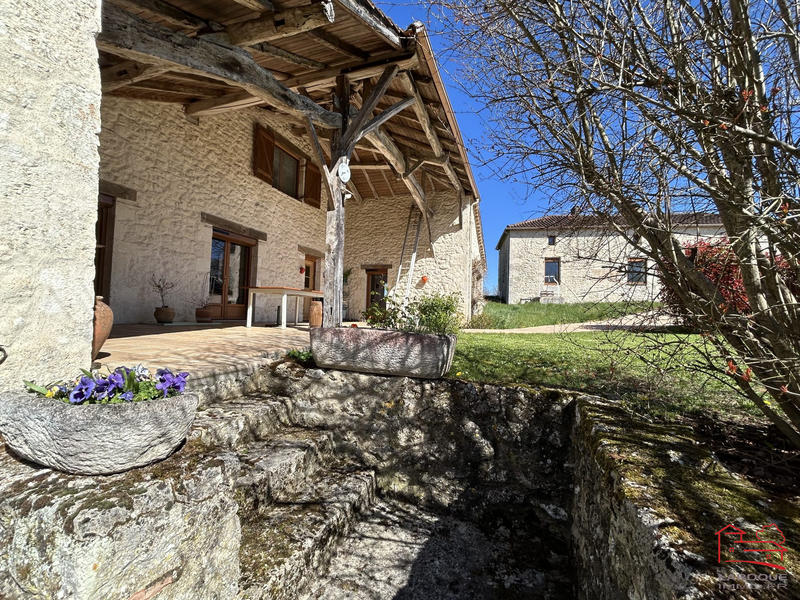 Maison - 321 m² - 9 pièces