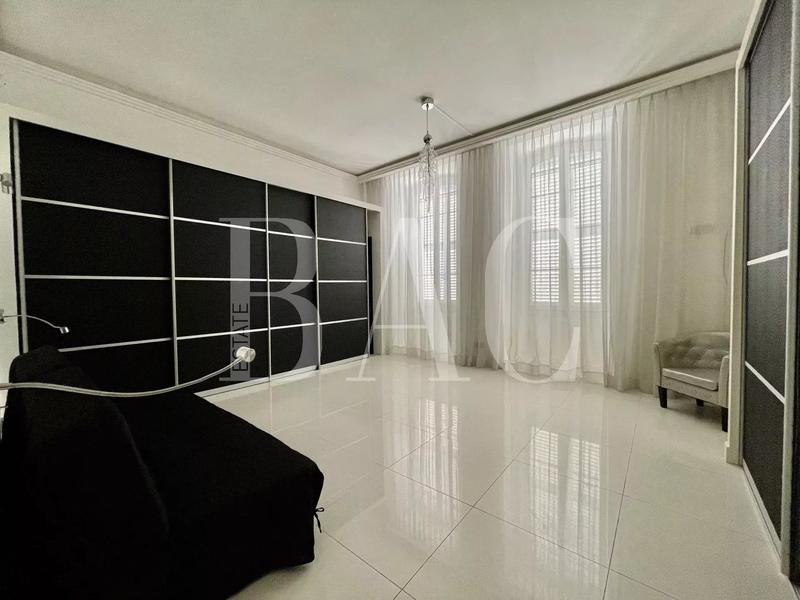 Appartement - 230 m² - 6 pièces