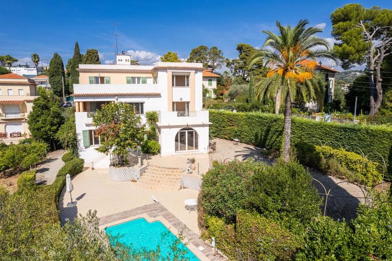 Maison - 201 m² - 7 pièces