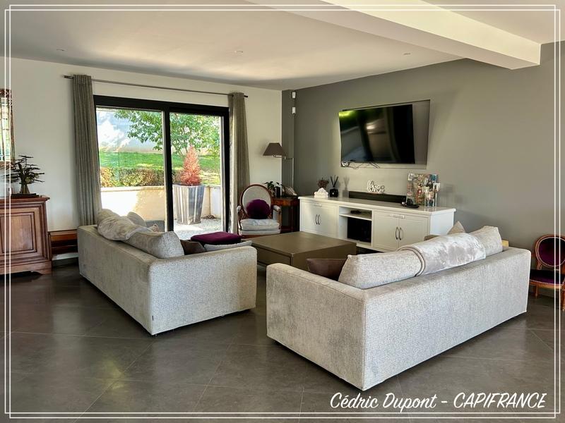 Maison - 285 m² - 8 pièces