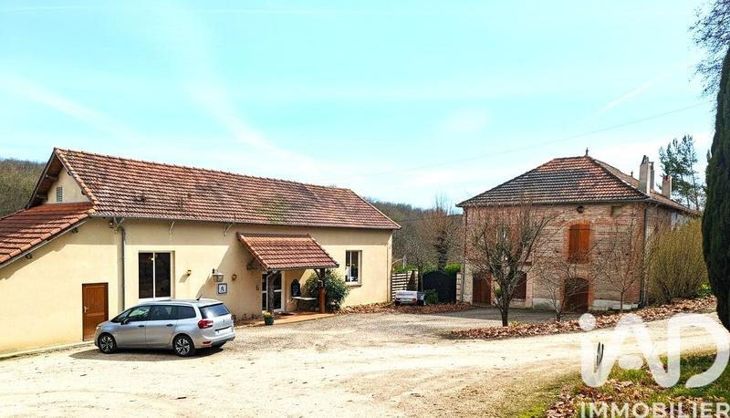 Maison - 370 m² - 5 pièces