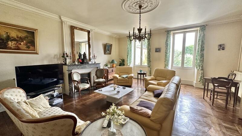 Maison bourgeoise - 380 m² - 12 pièces