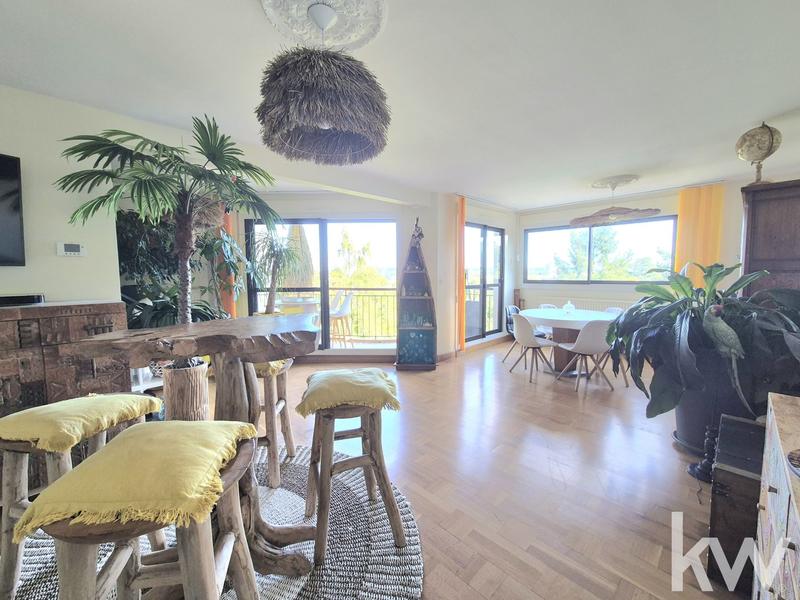 Appartement - 100 m² - 4 pièces