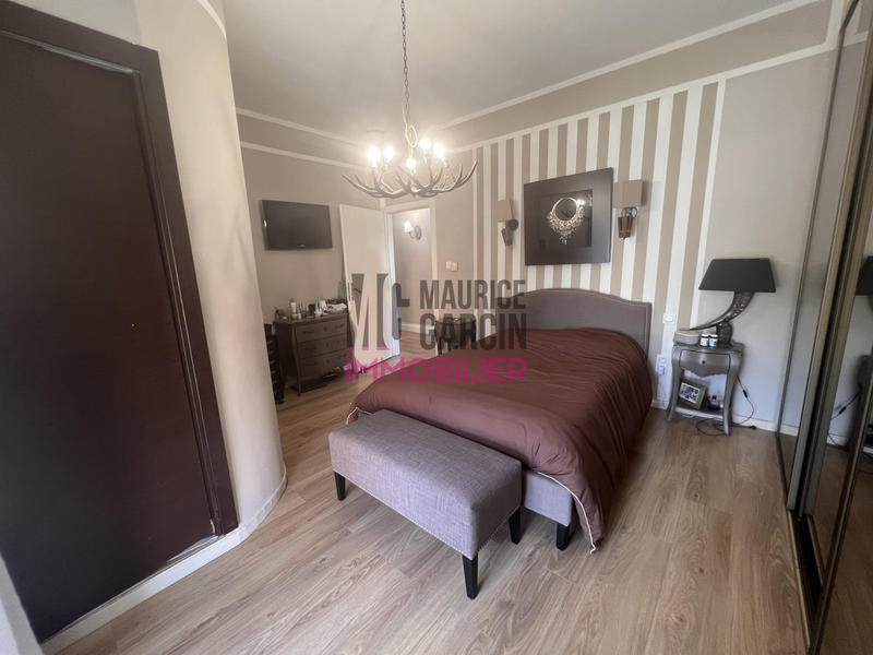 Maison - 210 m² - 7 pièces