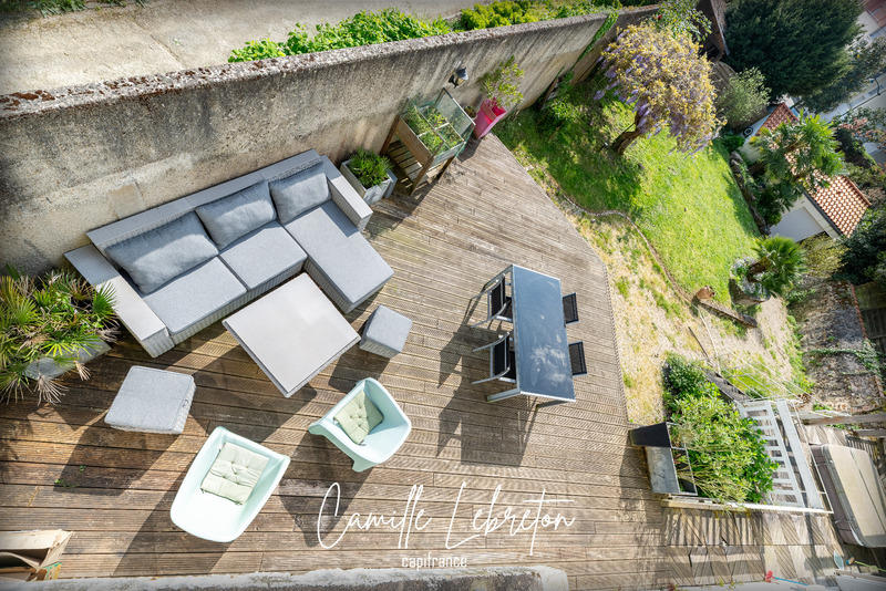 Maison - 220 m² - 8 pièces