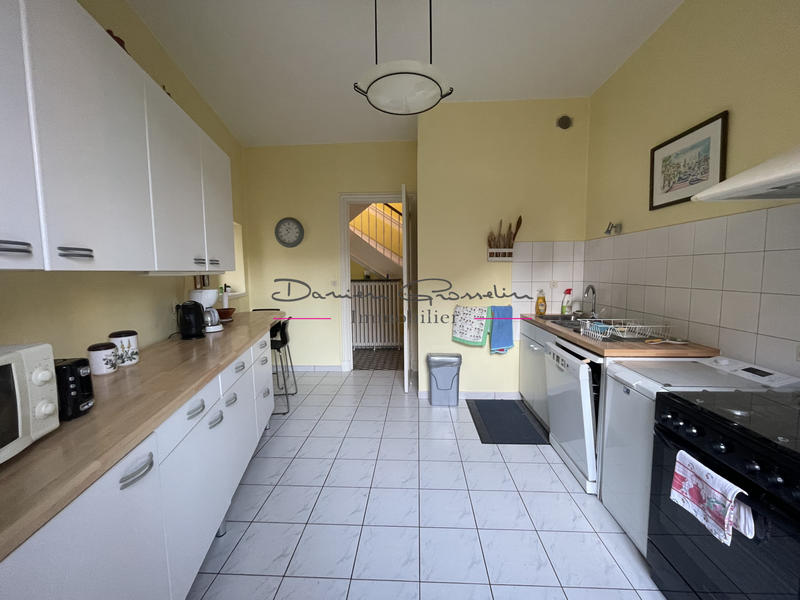 Propriété - 240 m² - 11 pièces