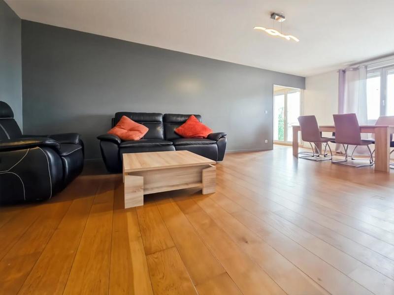 Appartement - 99 m² - 4 pièces