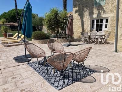 Maison - 275 m² - 9 pièces