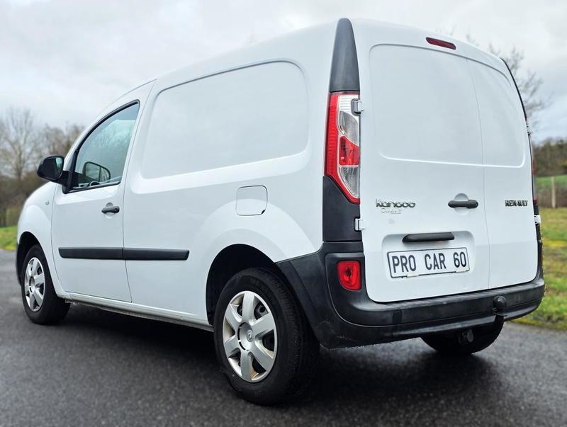 Renault Kangoo 2° Renault K 1.5 Dci 75cv Standard Distribution + pompe eau faite