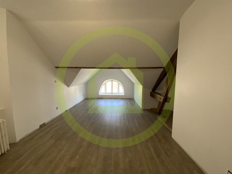 Maison - 275 m² - 11 pièces