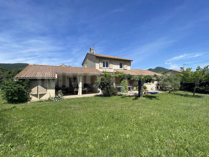 Villa - 100 m² - 6 pièces