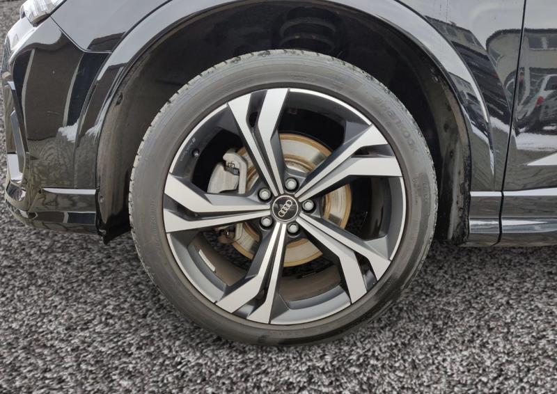 Audi Q3 Sportback 45 TFSIe 245 s-Line Hybride Rechargeable / Attache Remorque Matrix Led Sieges Elec à Memoire Coffre Keyless