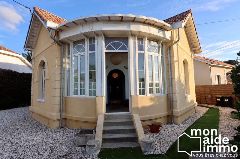 Maison - 220 m² - 6 pièces