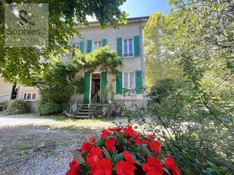 Maison - 226 m² - 9 pièces