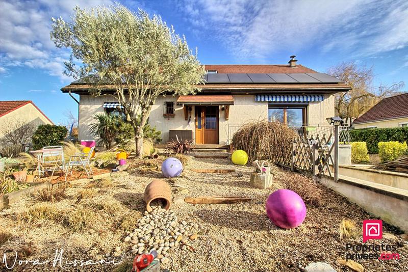 Maison - 880 m² - 7 pièces