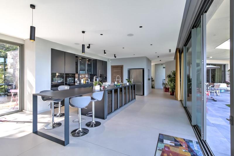 Maison - 320 m² - 9 pièces