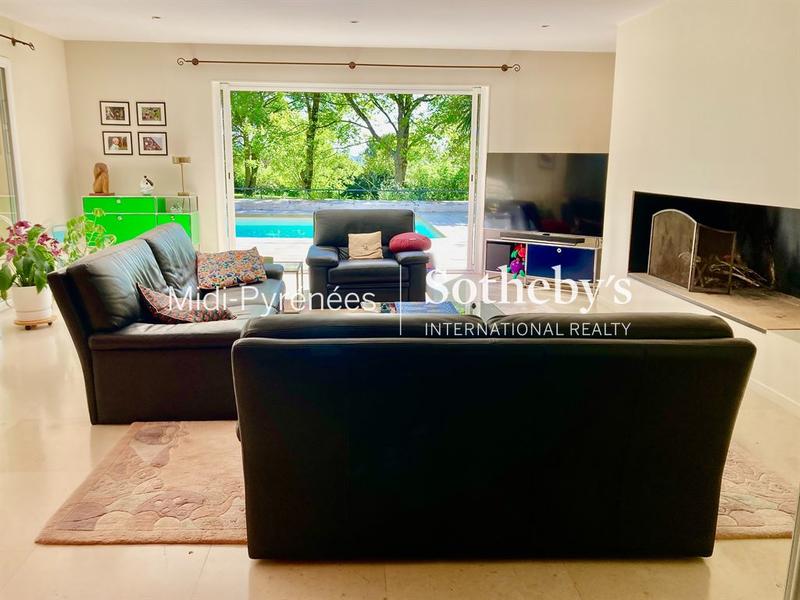 Maison - 230 m² - 6 pièces