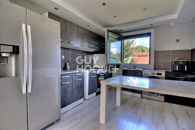 Maison - 90 m² - 5 pièces