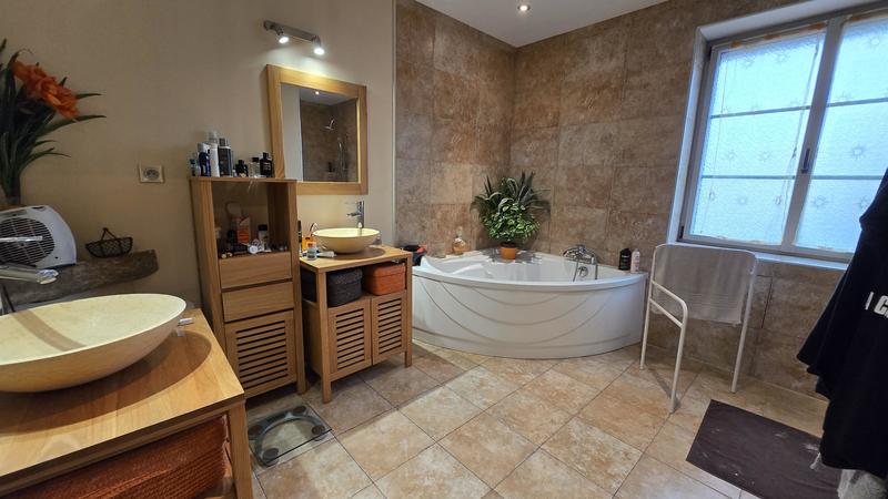 Maison - 215 m² - 7 pièces