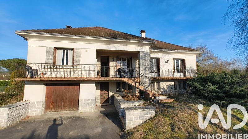 Maison - 252 m² - 12 pièces