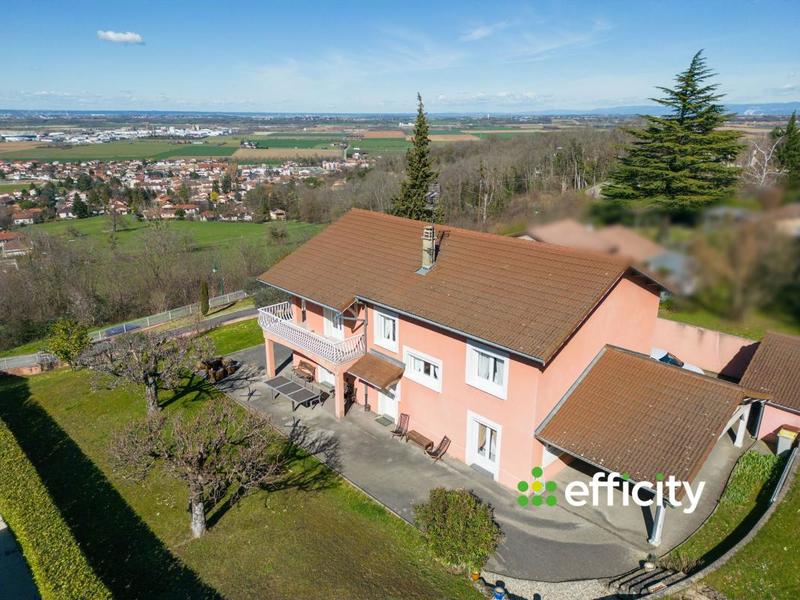 Maison - 232 m² - 8 pièces