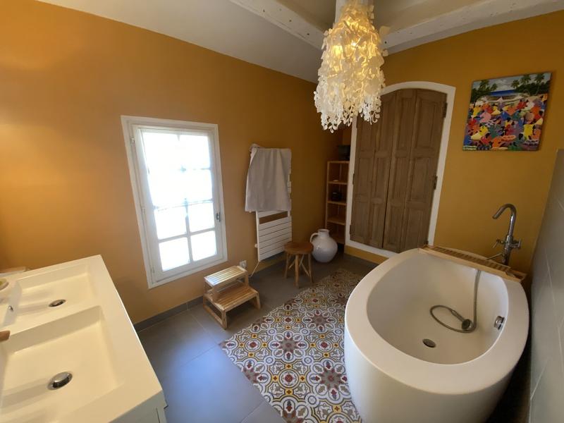 Maison - 360 m² - 8 pièces