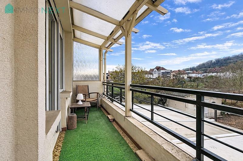 Maison - 213 m² - 9 pièces