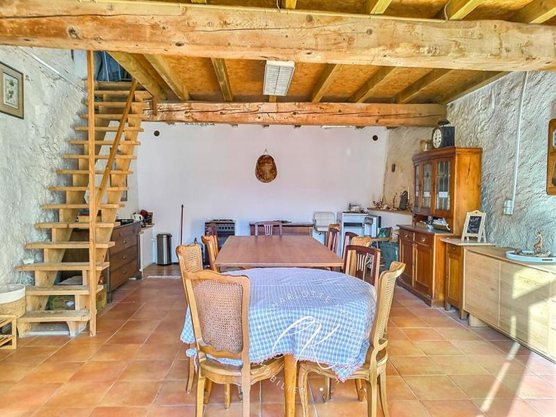 Maison - 325 m² - 9 pièces