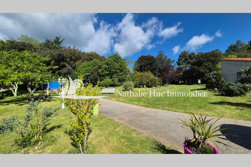 Propriété - 390 m² - 6 pièces