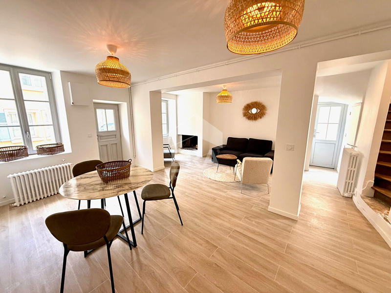 Maison - 235 m² - 7 pièces