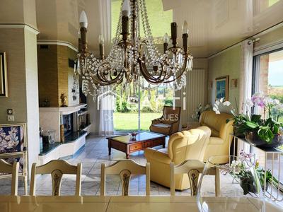 Maison - 213 m² - 7 pièces