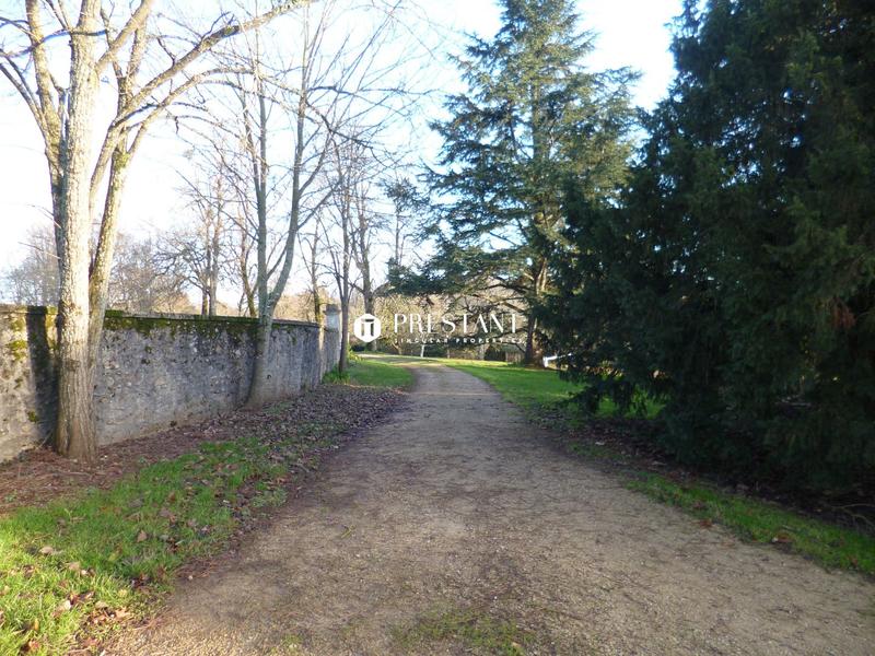 Château - 721 m² - 20 pièces