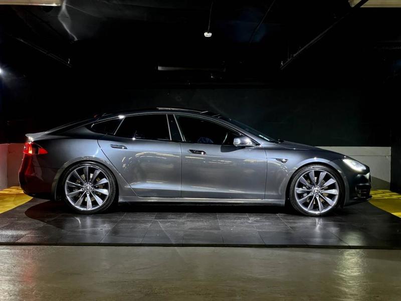 Tesla Model s 100 kWh Dual Motor