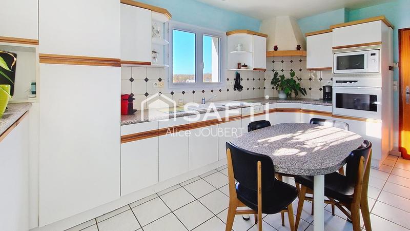 Maison - 99 m² - 5 pièces