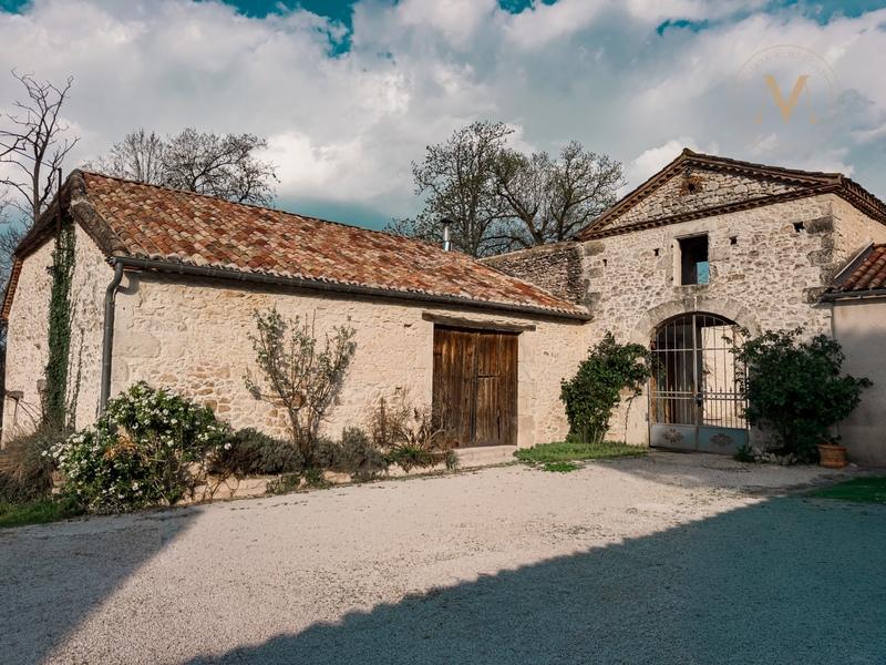 Propriété - 485 m² - 15 pièces