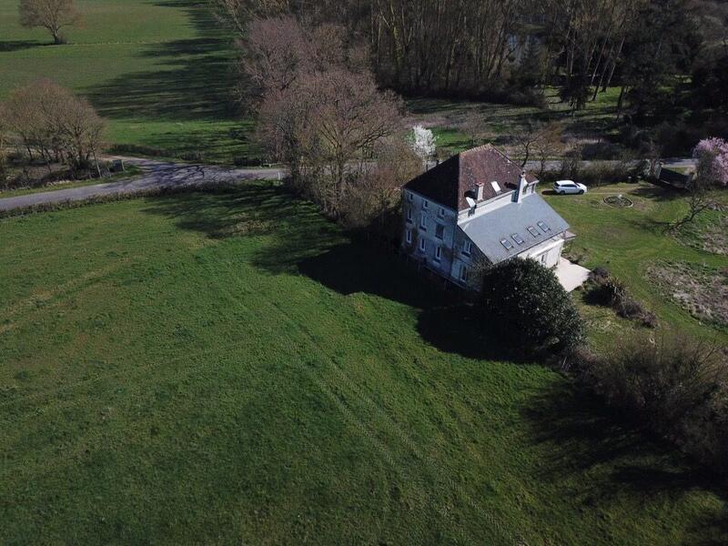 Maison ancienne - 330 m² - 9 pièces