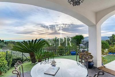 Villa - 198 m² - 7 pièces