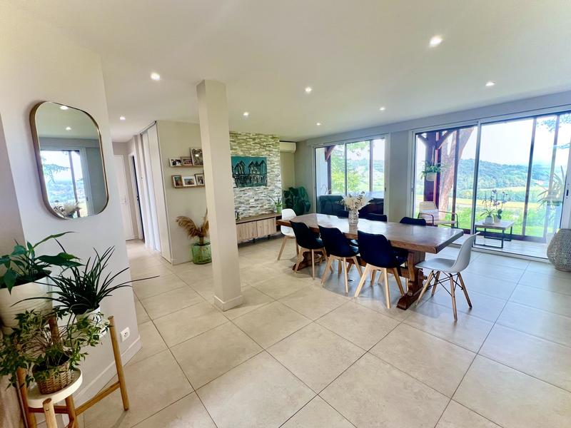 Propriété - 215 m² - 6 pièces