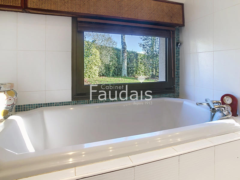 Maison - 300 m² - 7 pièces