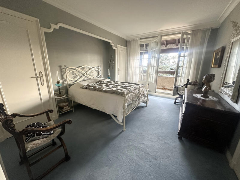 Maison - 240 m² - 10 pièces