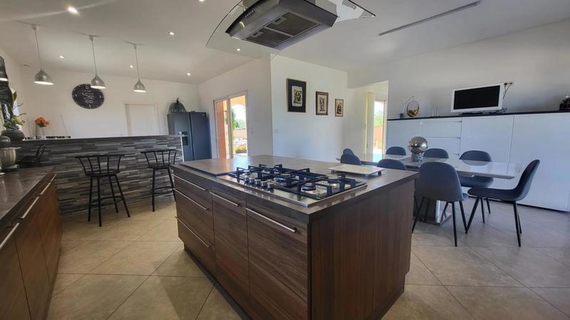 Villa - 220 m² - 6 pièces