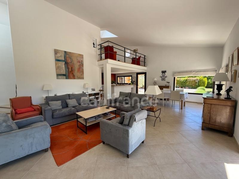 Villa - 293 m² - 10 pièces