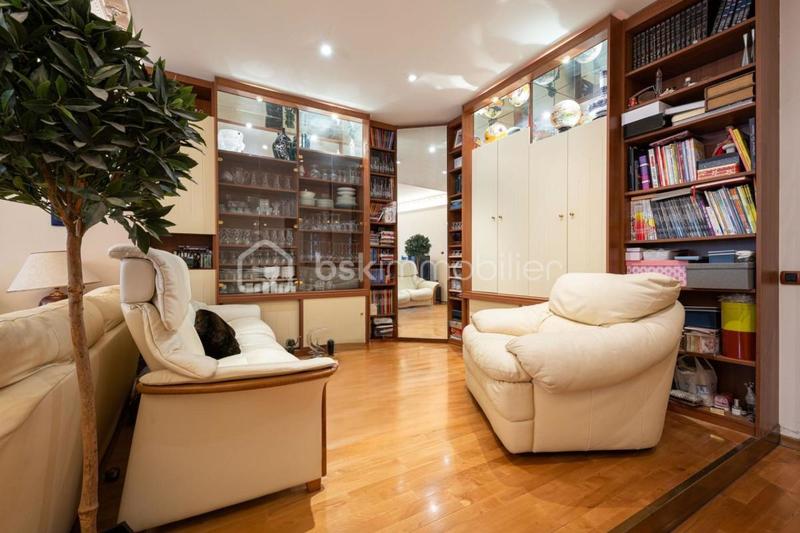 Appartement - 211 m² - 5 pièces