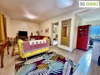 Maison - 90 m² - 8 pièces