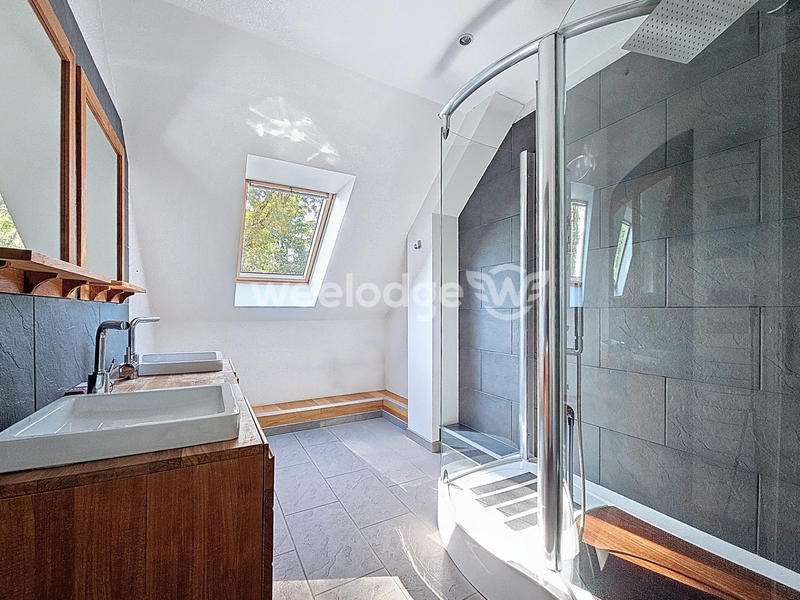 Maison traditionnelle - 166 m² - 6 pièces