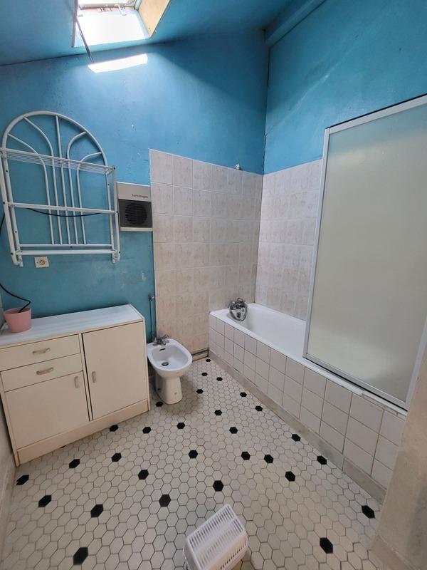 Maison - 92 m² - 9 pièces